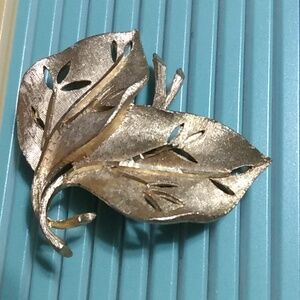 Vtg Mcm gold Leaf BSK Pin Brooch